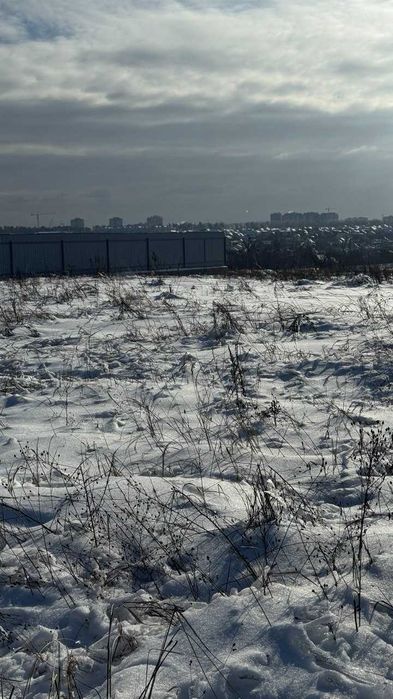 Продаж видової ділянки 8 соток в хорошому спокійному місці.