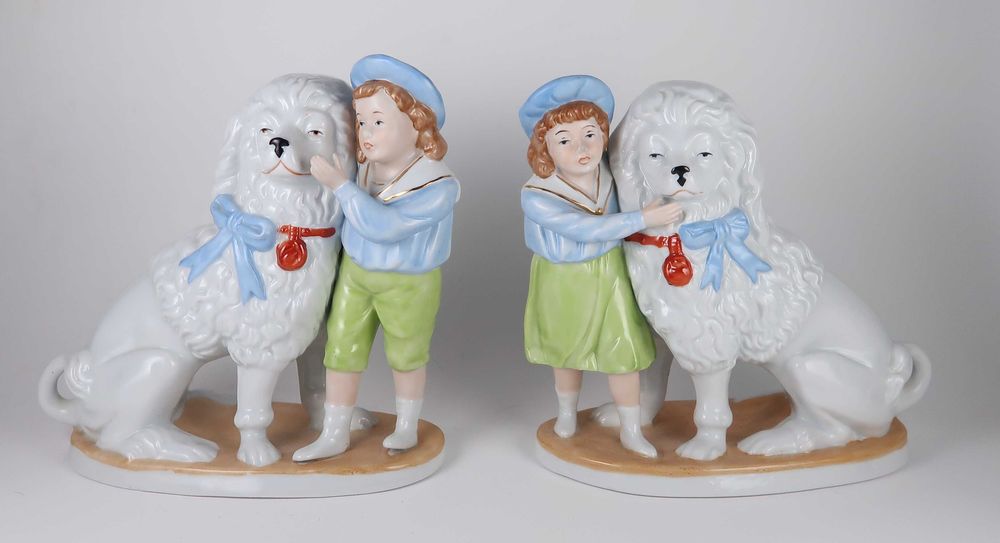 Par esculturas em porcelana - Cães Menino e Menina