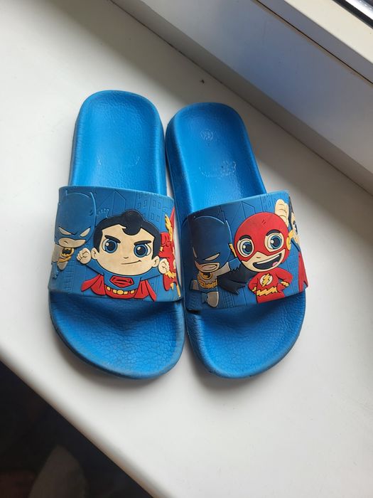 Klapki basenowe dla chłopca rozmiar 32