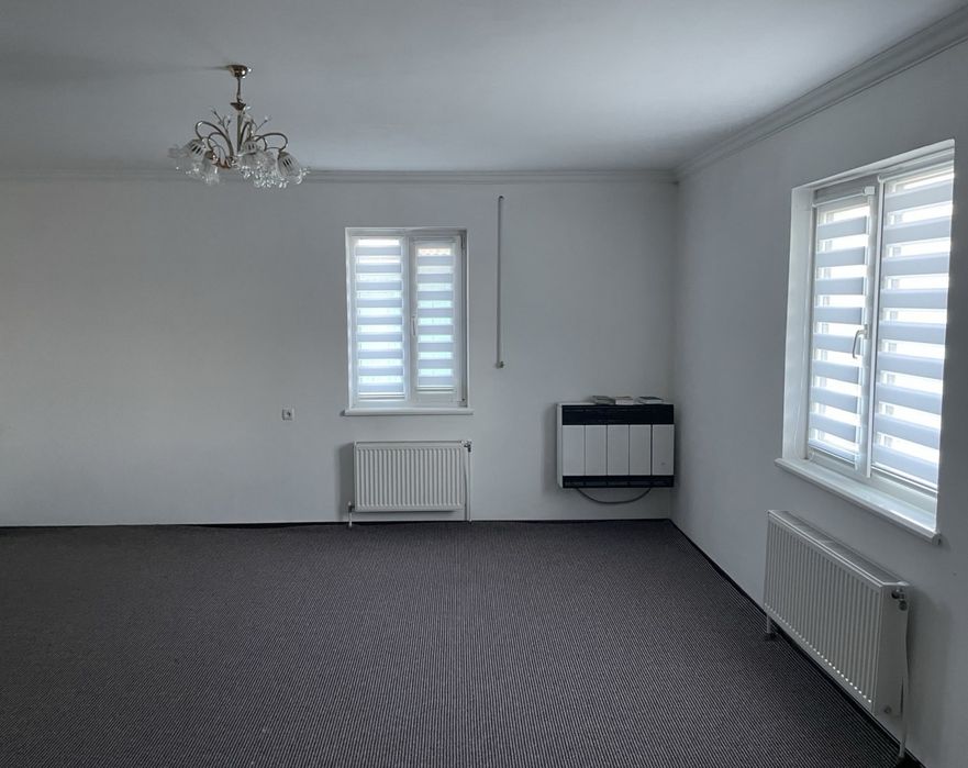 продам:) Будинок-господарство)торг