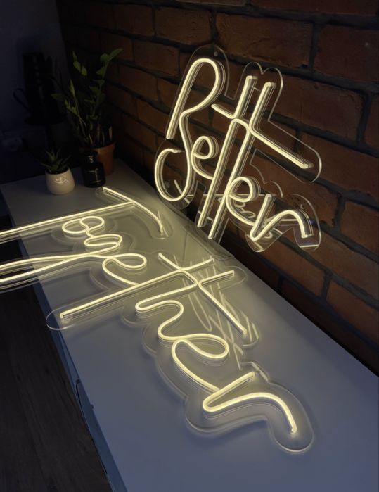 Napis neonowy Better Together, neon, led