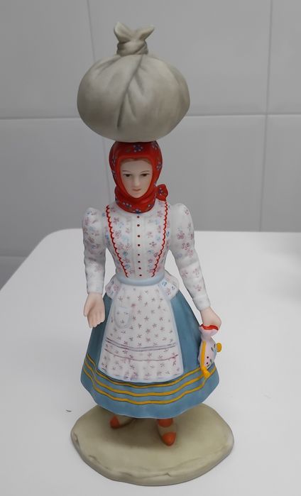 Bonecas em Biscuit Trajes Regionais de Portugal