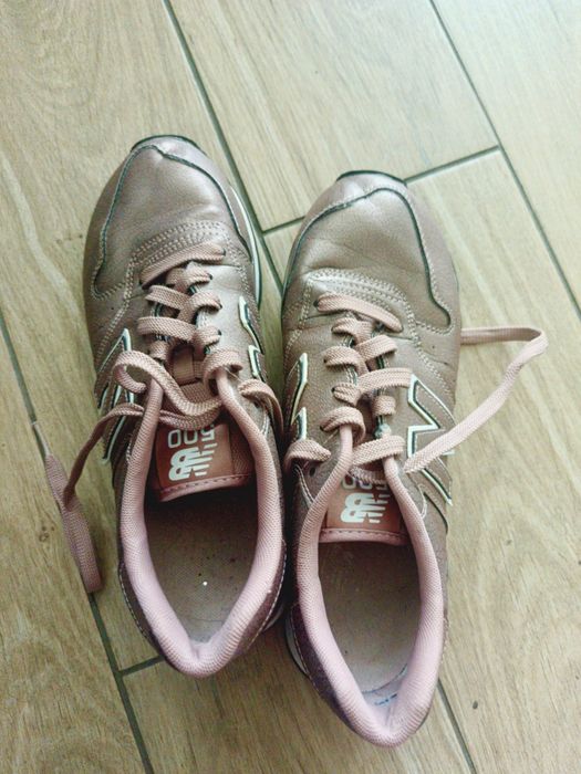 New Balance sneakersy damskie pudrowy róż metaliczne 39