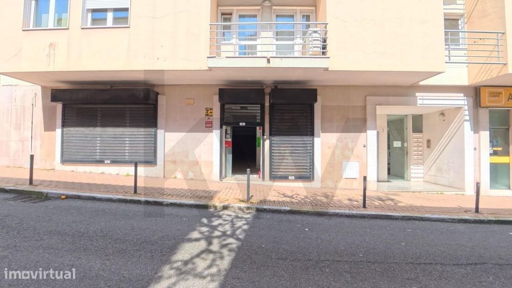 Espaço Comercial com 270 m2 em Algés
