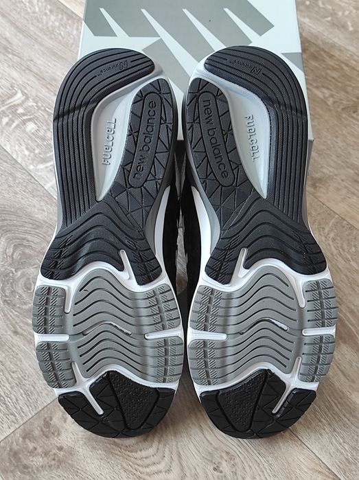 Кросівки New Balance M990BK6