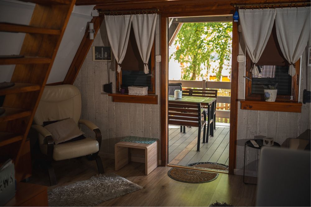 Domek nad jeziorem Warmia i Mazury łódka pomost