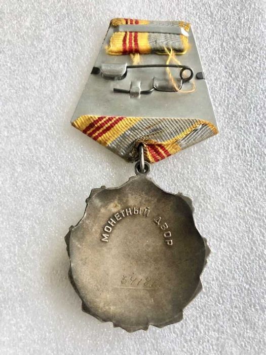 Order Chwały Pracy srebra 36,03 g. Srebrny. Oryginalny