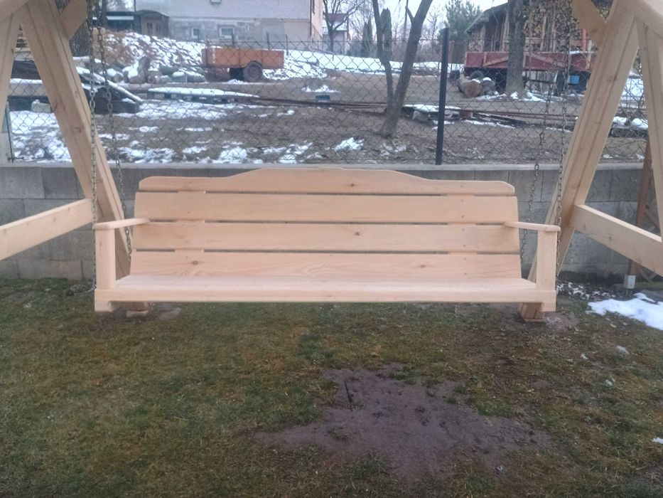 Huśtawka ogrodowa z dachem