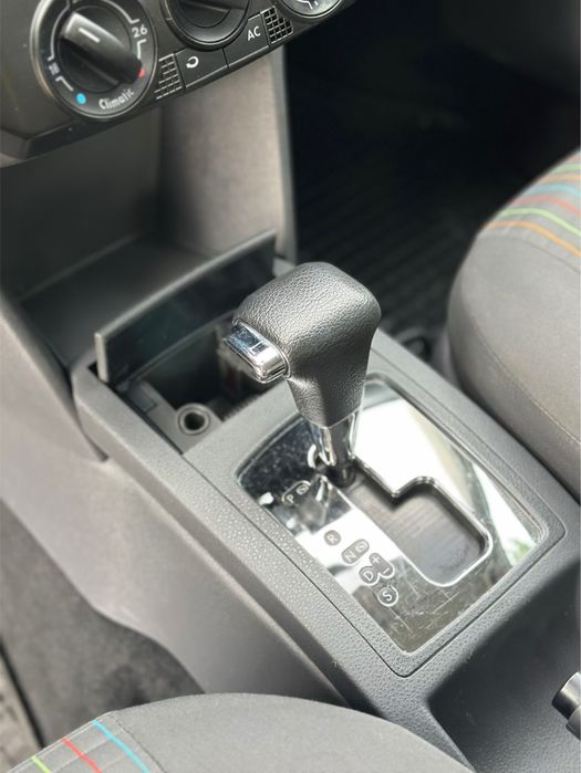 продаю VOLKSWAGEN  polo 2008
