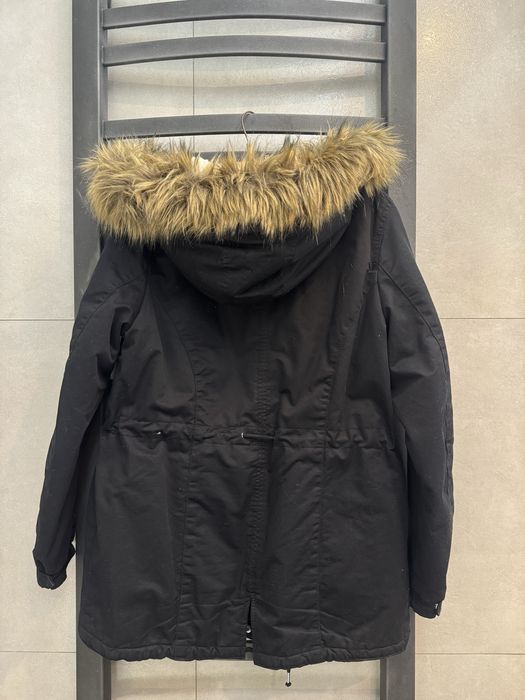 Czarna kurtka zimowa/parka z futerkiem