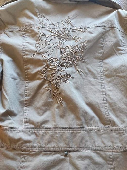 Marynarka w stylu militarnym