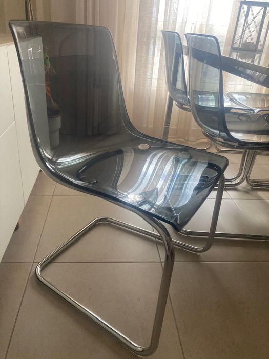 Mesa de jantar e cadeiras