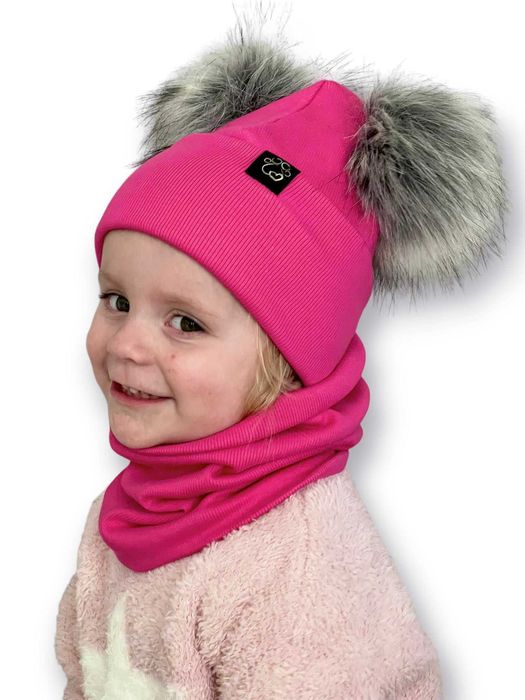 Komplet czapka plus komin z pomponami