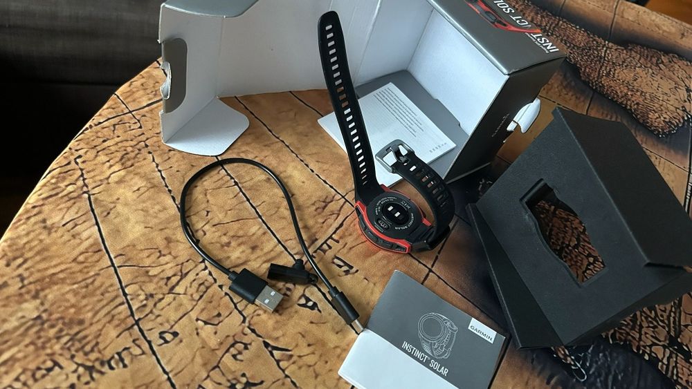 Garmin Instinct Solar + Fitbit Inspire 2