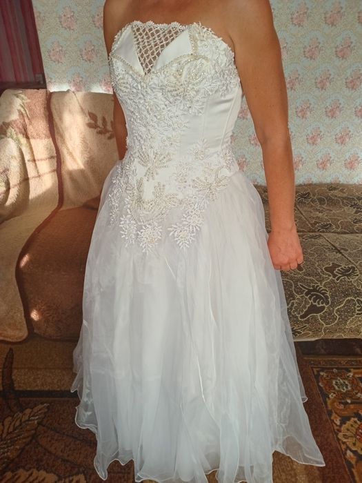 Весільна сукня розмір 44