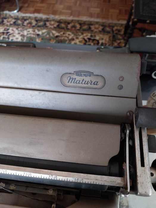 Maquina de escrever antiga