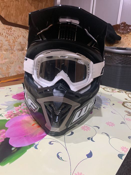 Kask z googlami WULF