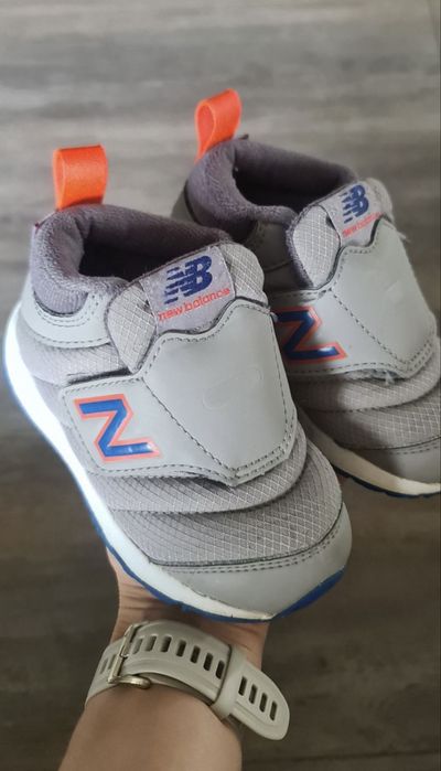 Buty dla chłopca na rzepy new balance Rozmiar 25