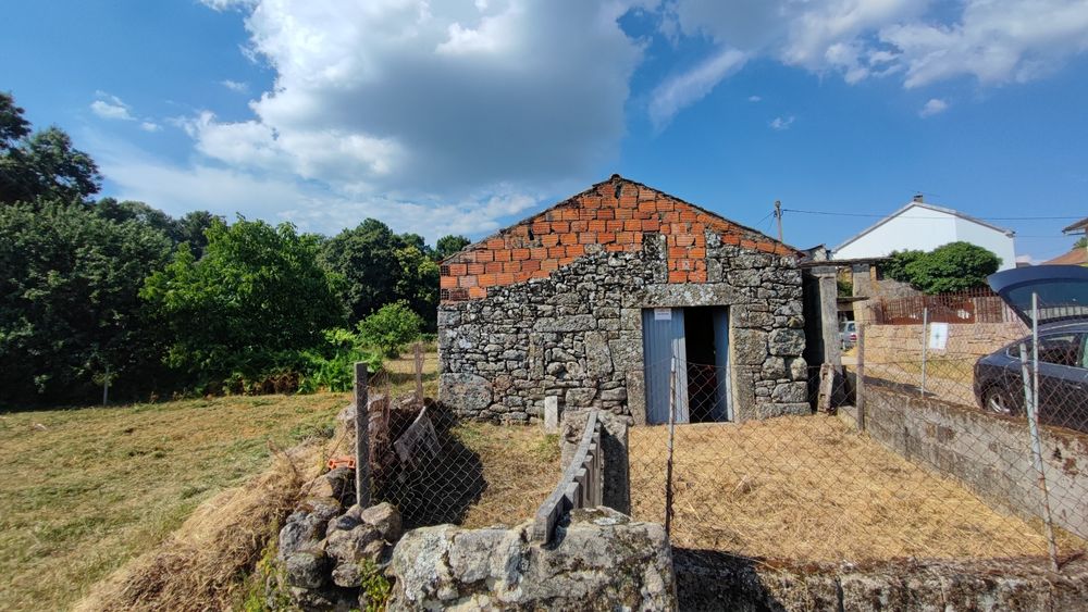 Terreno + Casa para restauro 300m2