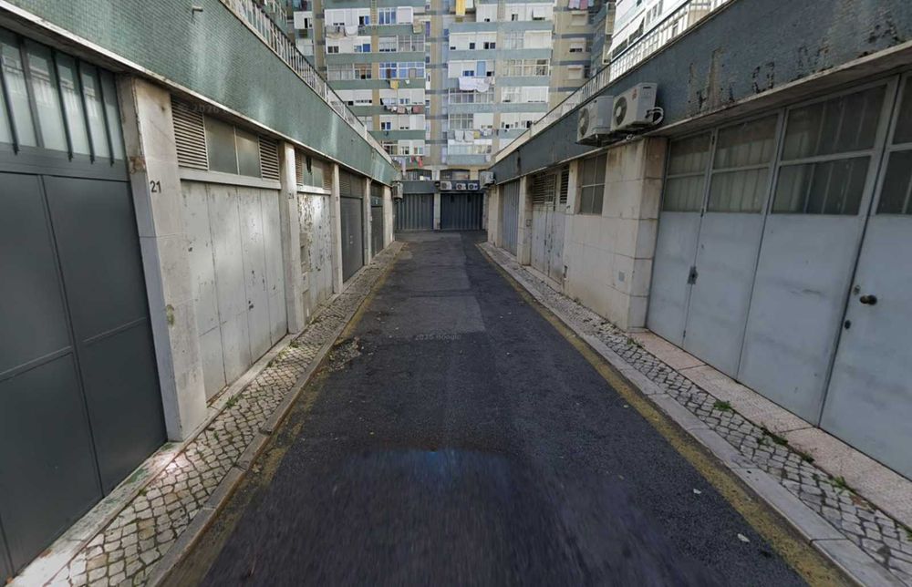 Armazém logístico com 1.024 m² em São Domingos de Benfica, Lisboa