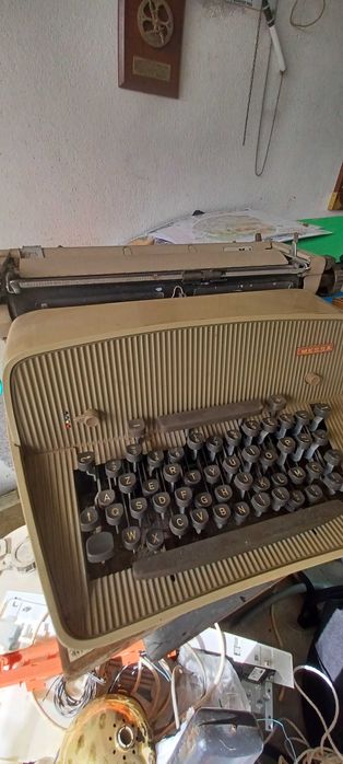 Máquina escrever antiga MESSA