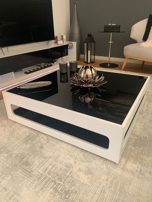 Mesa baixa com vidro