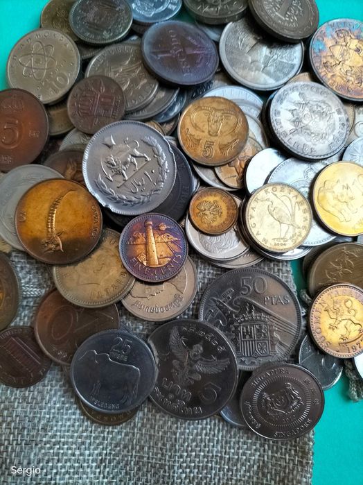 100 moedas diferentes de 40 países. Лот 27