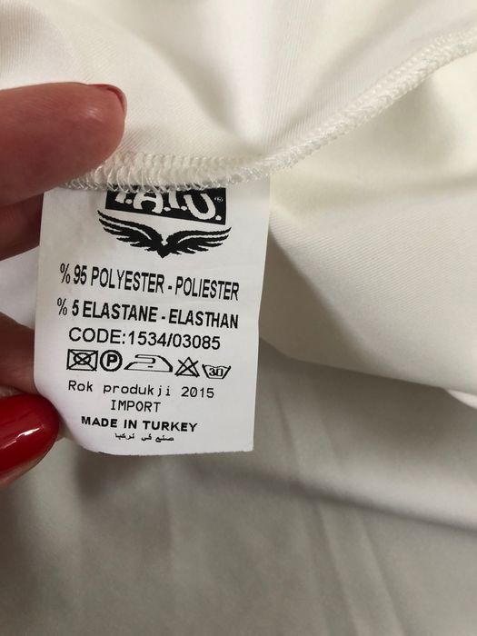 Biała sukienka w stylu nadmorskim