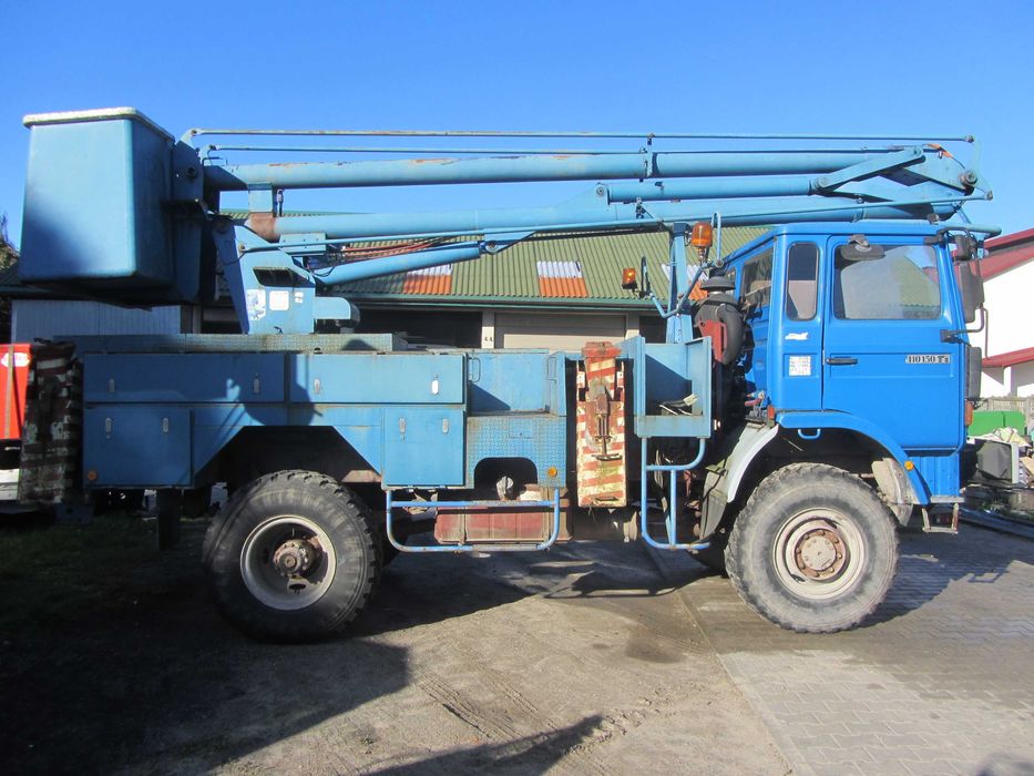 Podest, zwyżka,podnośnik na samochodzie ciężarowym 4x4