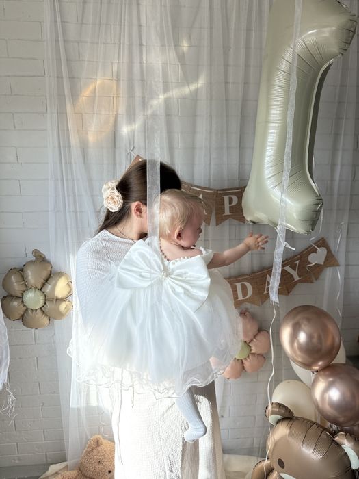 Святкова сукня для дівчинки. Нарядне. Пишне плаття.