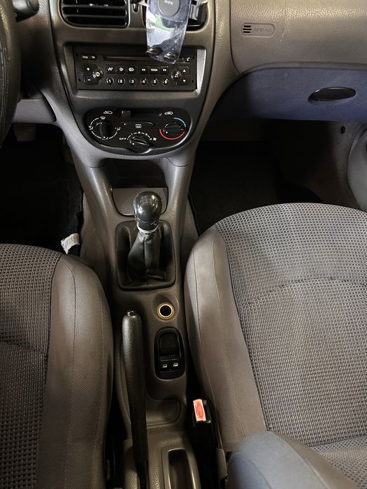 Peugeot 206 — bom estado