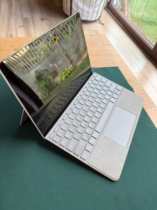 Microsoft Surface Go + klawiatura
