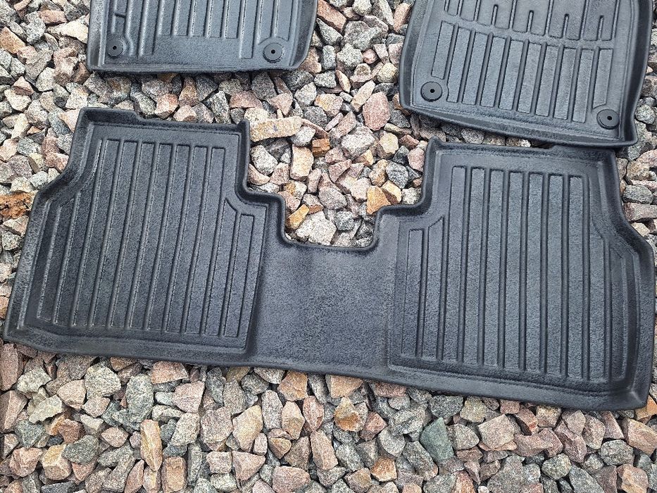 Резинові коврики SKODA ELROQ 2025 року