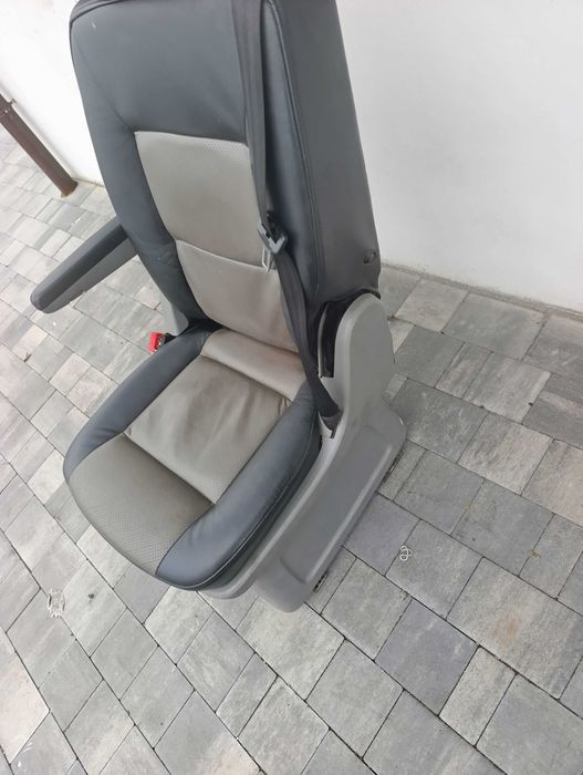 VW T5 T6 MULTIVAN fotel obrotowy DRUGI/TRZECI RZĄD skóra