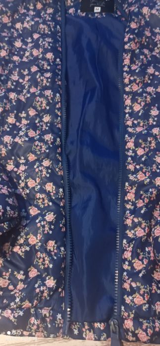 Kurtka w kwiaty jesienna