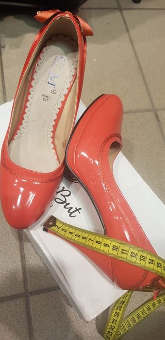 Buty szpilki ,lakierowane,koralowe