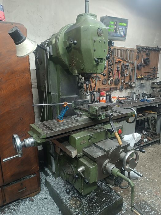 Вертикальний фрезерний станок вф91