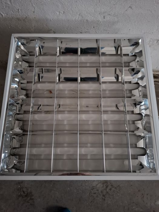 Lampy podwieszane rastrowe 60x60 sufit podwieszany