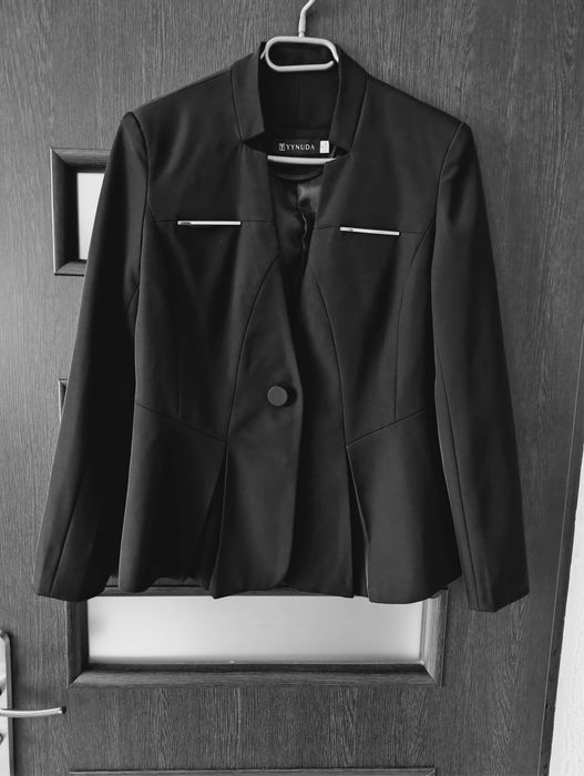 Czarna elegancka marynarka