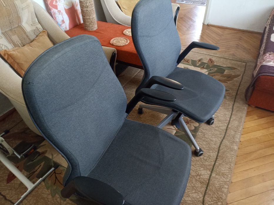 3 krzesła biurowe klasy premium i 2 zwykłe stan bdb.