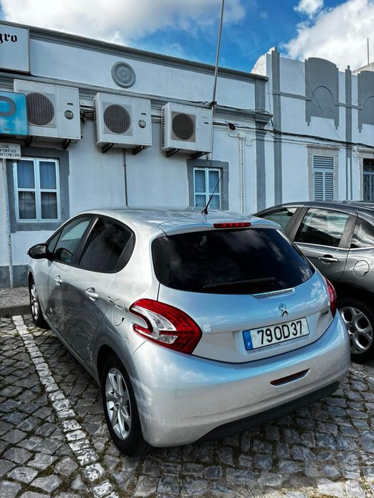 Peugeut 208 em bom estado , NUNCA TIVE UM ACIDENTE COM O CARRO