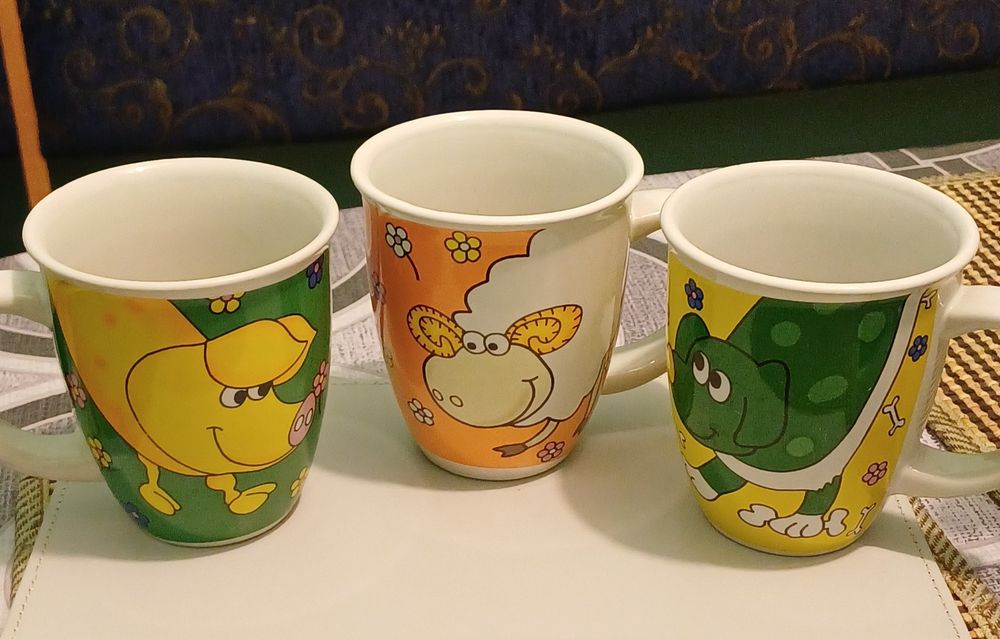 Коллекционные кружки из керамики с рисунком в мультяшном стиле