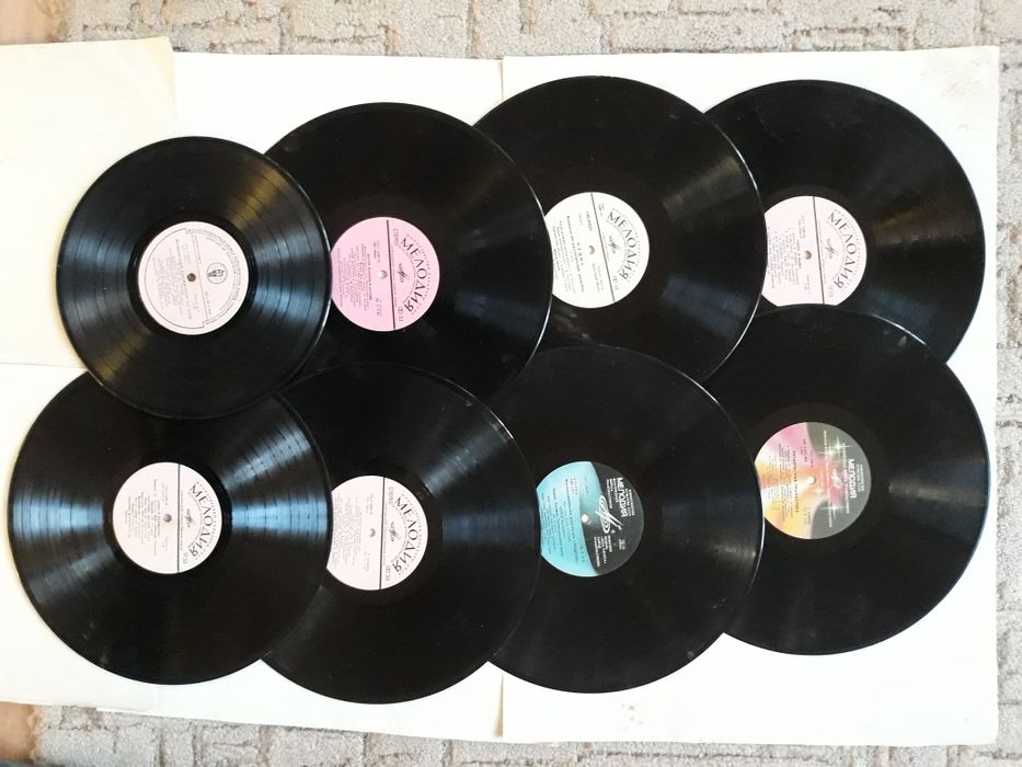 Виниловые пластинки с мелодиями