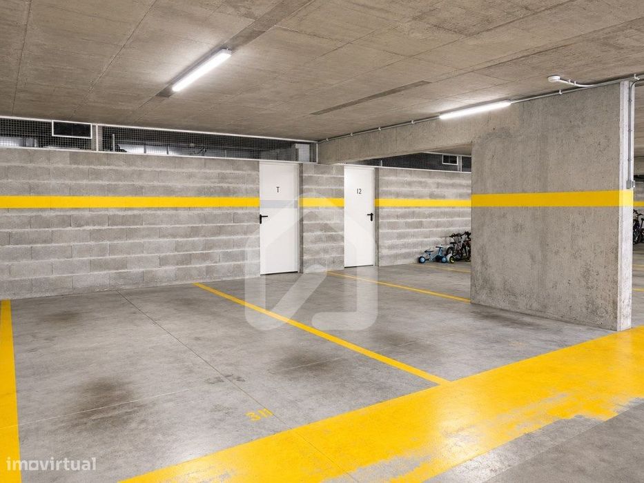 Apartamento T2 - Mobilado com 2 Lugares de Garagem