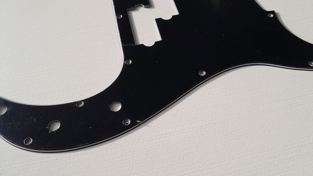 Black 3 Ply Pickguard до Precision Bass