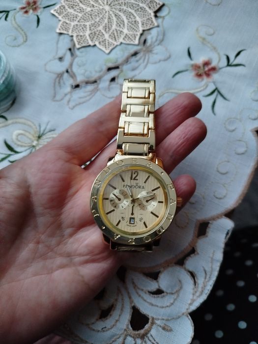 Zegarek damski na bransoletce