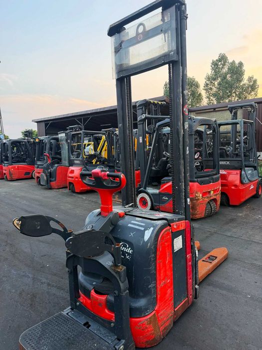paleciak elektryczny z masztem LINDE L14 podnoszenie 4.30m wózek paletowy