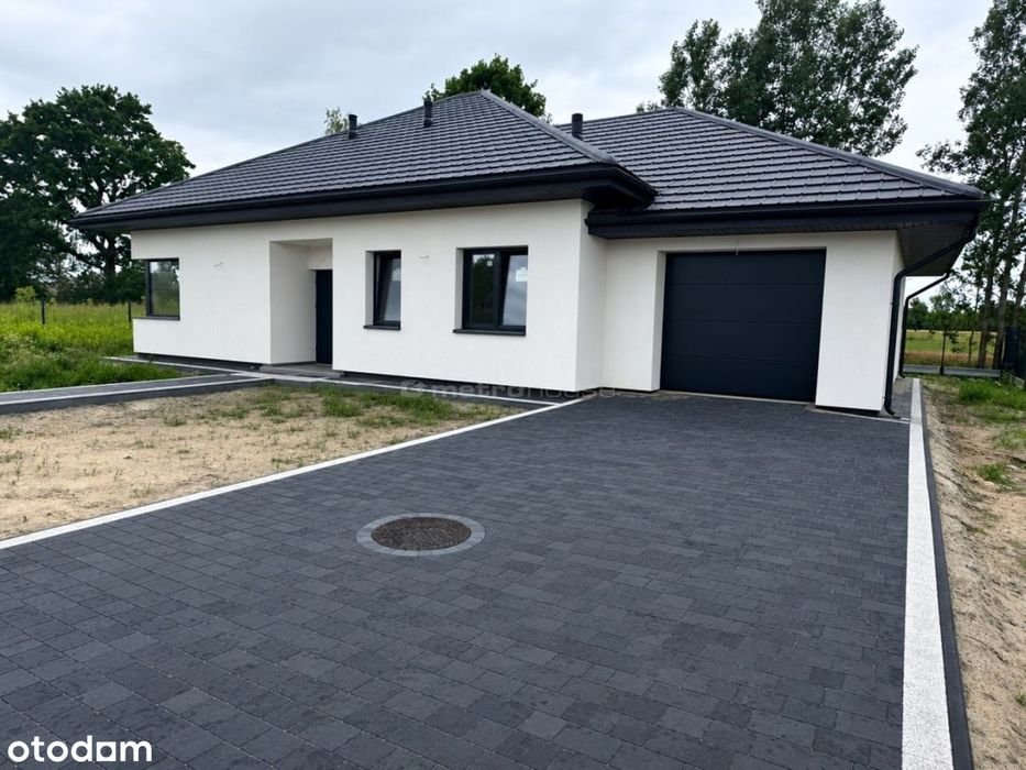 Dom parterowy wolnostojący - z kominkiem