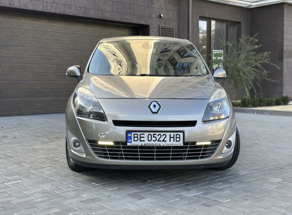 Продам Renault Grand Scenic 2009 года выпуска
