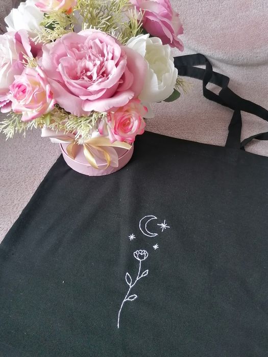Czarna torba na prezent kwiat róża z księżycem tote bag